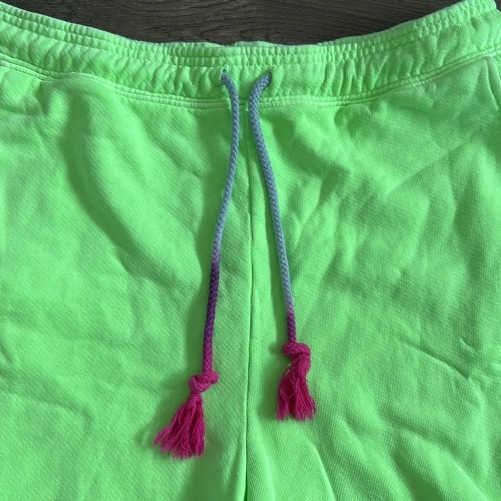 NWT SUNDRY Women’s Neon Green Shorts Size 2 (Medium 8/10)